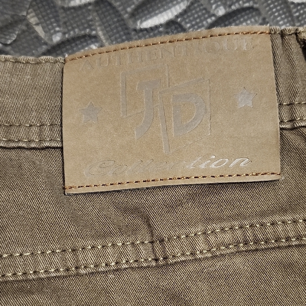 JD Collection Men's Brown Flat Front Shorts Size 36 - Picture 7 of 7